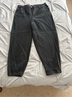 Signature Black Jeans